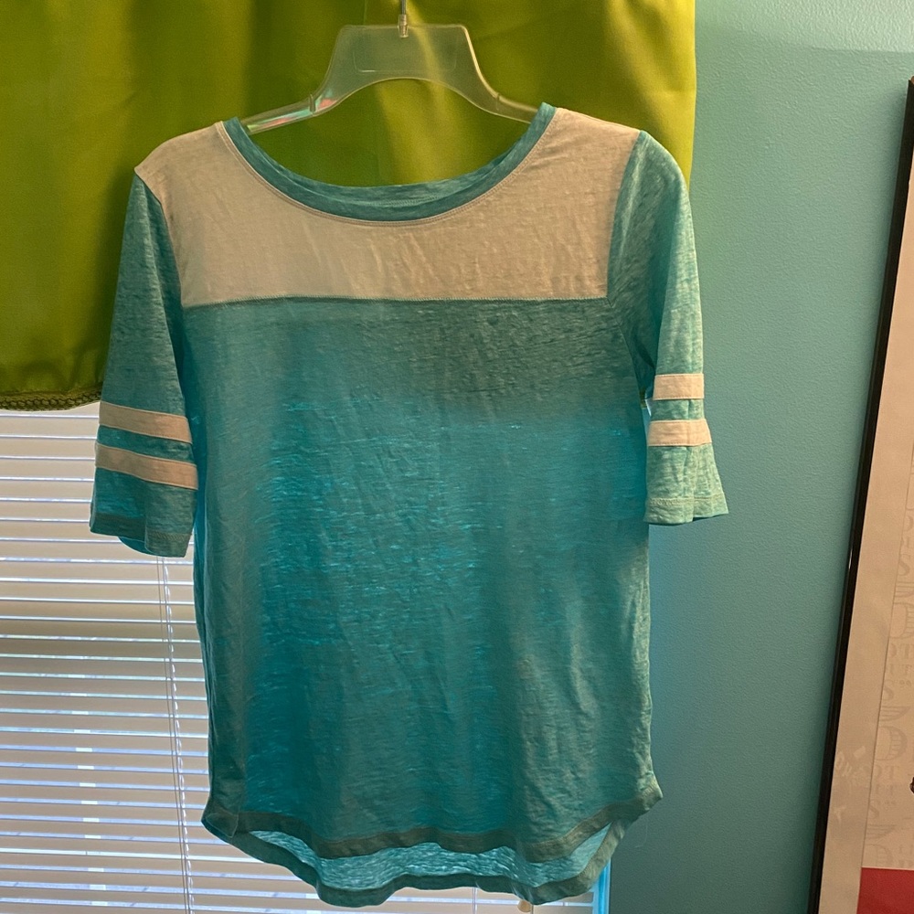 Elbow length sleeve tee